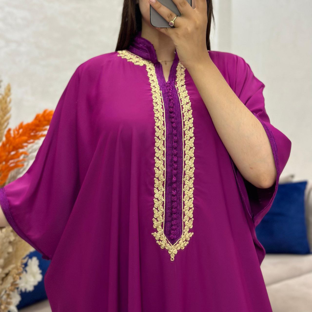 فراشة عريضة راقية