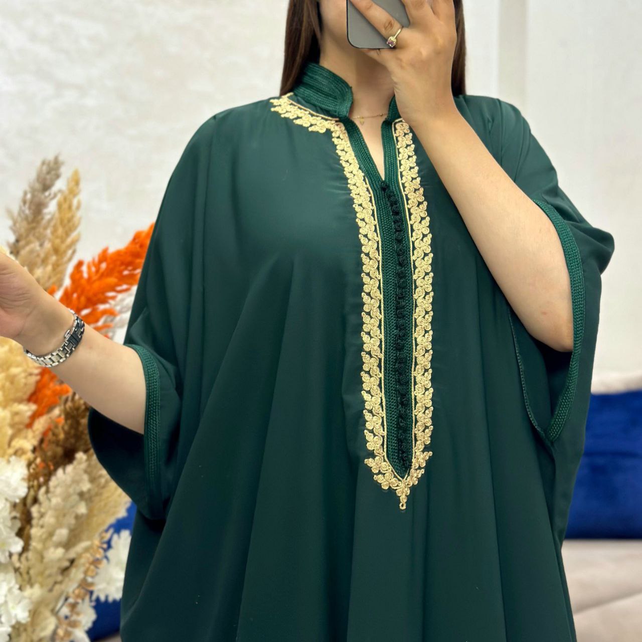 فراشة عريضة راقية