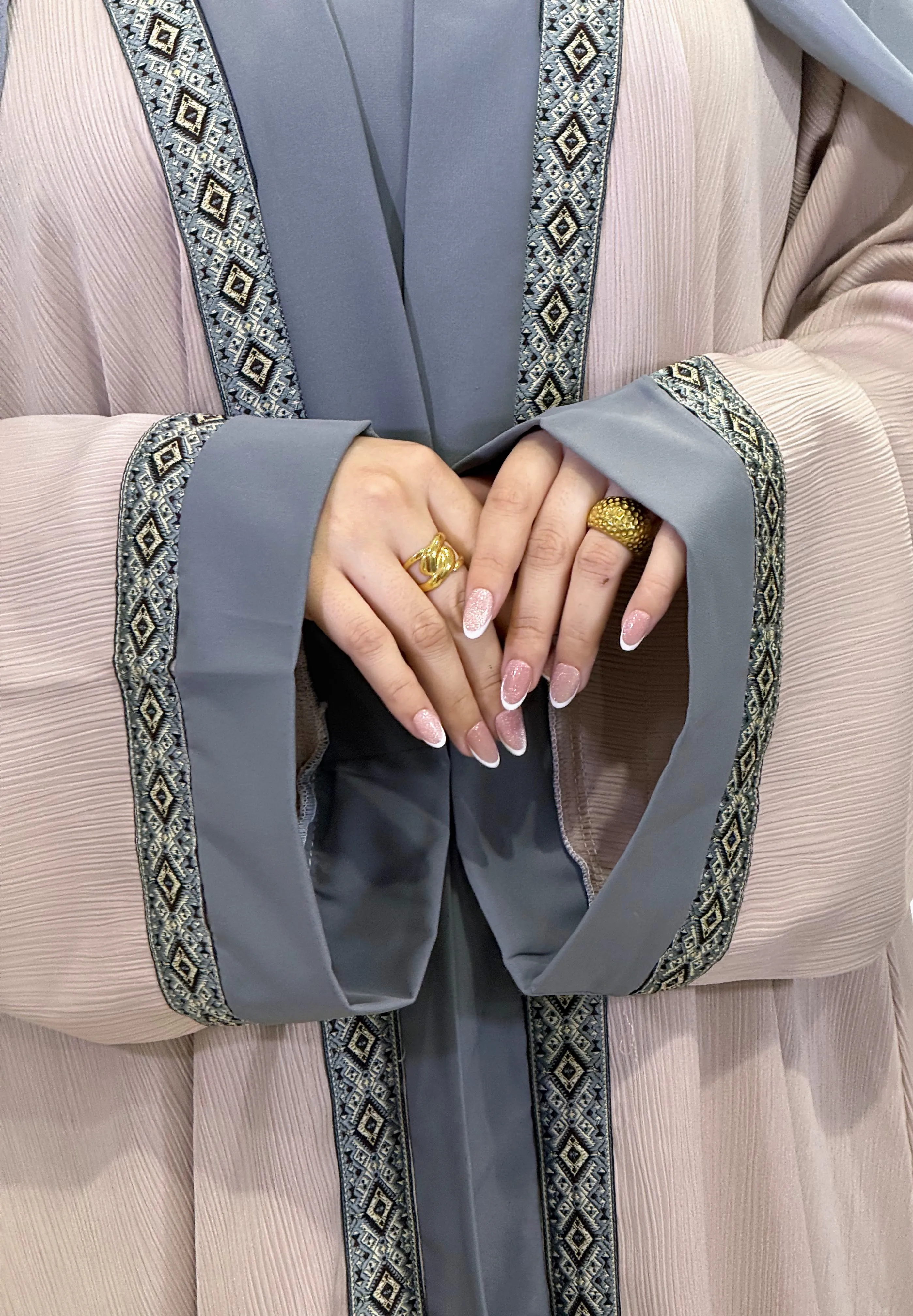 Maison Evea | Abaya Sumer Collection | عبائة المجموعة الصيفية