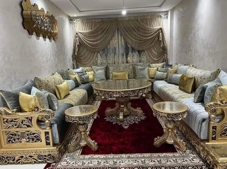 صالون مغربي تقليدي فاخر – فن وأناقة لا تُضاهى