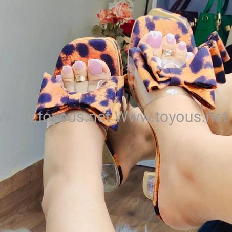 Sandale a talon transparent