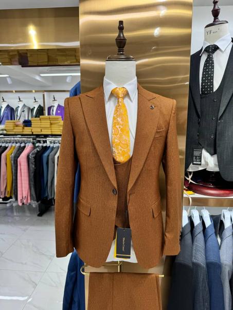 COSTUMES HAUT DE GAMMES