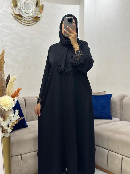 عباية راقية بلون أسود ملكي فاخر
