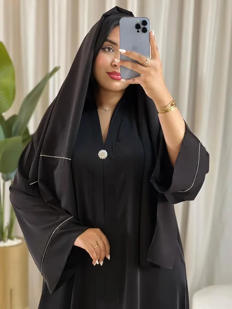 عباية راقية بألوان ملكية فاخرة