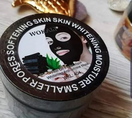 قناع الفحم للتنظيف العميق و تبييض الوجه