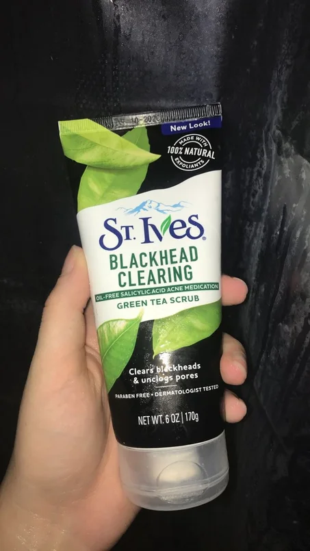 مقشر للوجه مضاد للرؤوس السوداء مع الشاي الأخضر من سانت آيفز 170 جم