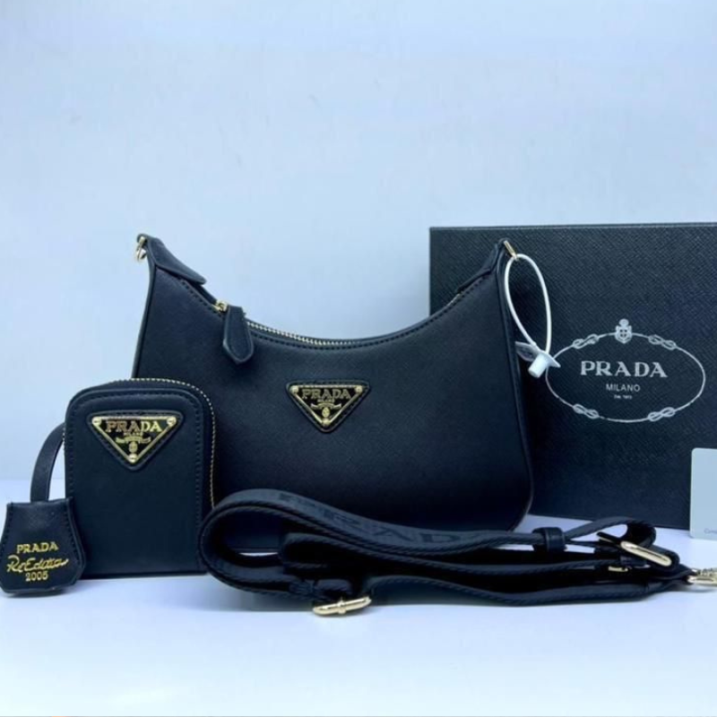 حقيبة Prada Re-Edition 2005 من قماش Re-Nylon