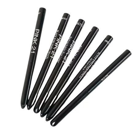 آيلاينر كحل ثابت وطويل الأمد — لون أسود فاحم لإطلالة جذابة