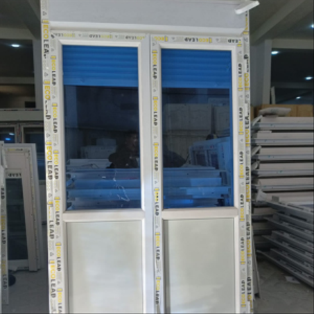 أبواب بلاستيكية