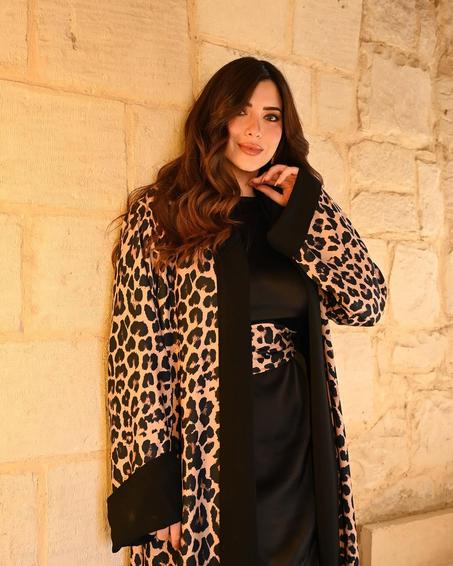 ✨موديل 2 في 1 – تألقي بإطلالتين في قطعة واحدة✨