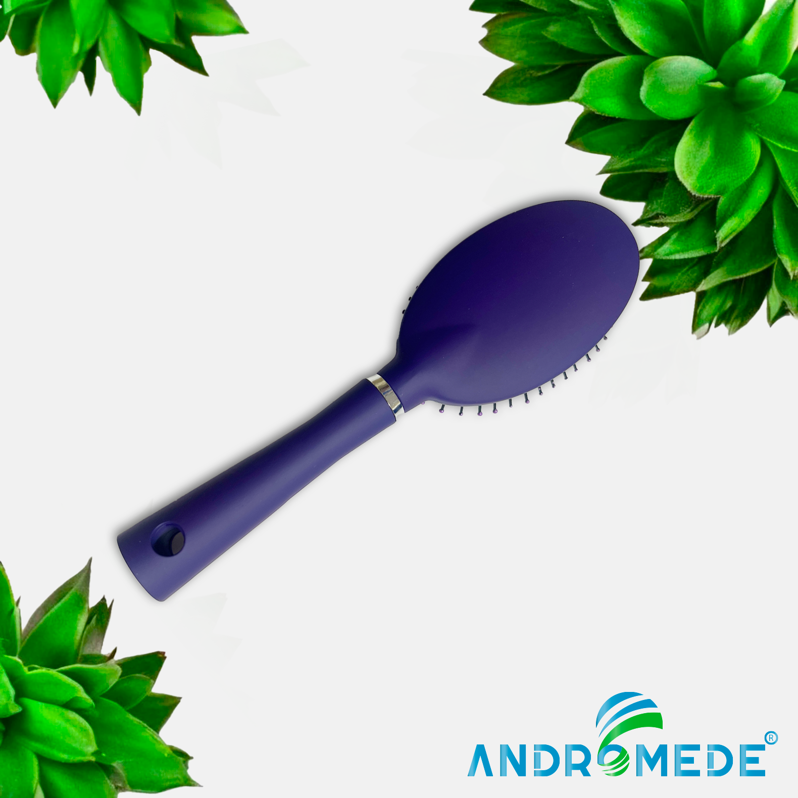 Brosse à cheveux ovale composé de poils en nylon .