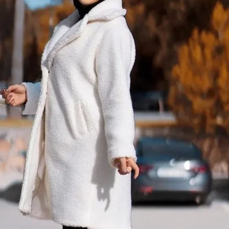 معطف شتوي دافء للنساء باللون الأبيض