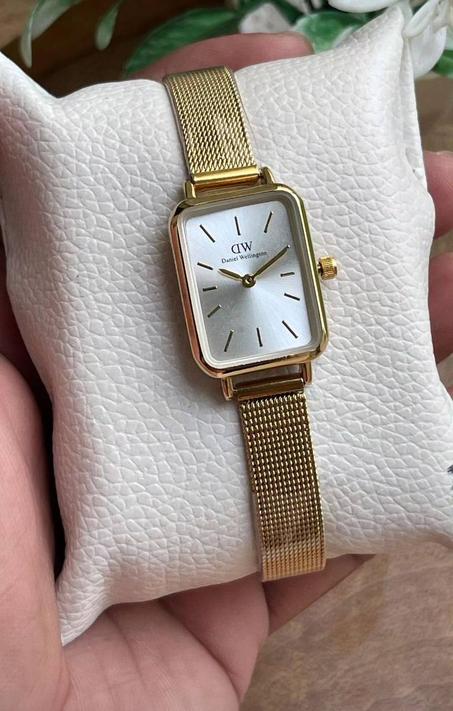المستطيلة – لمسة من الفخامة Daniel Wellington ساعة