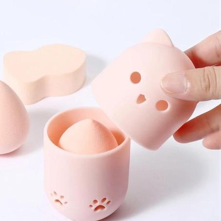 BEAUTY BLENDER + CASE SILICONE  (اسفنجة تجميل + غطاء سيليكون حافظ)