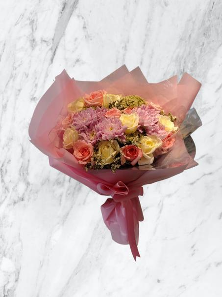 Bouquet Douceur – Roses Pastel & Fleurs Roses en Emballage Élégant