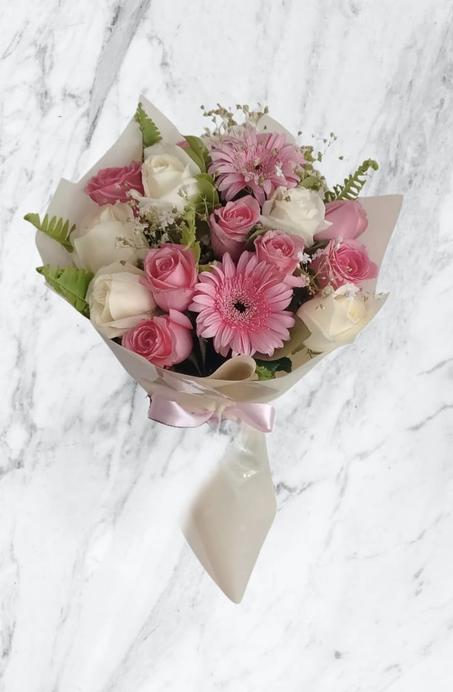 Bouquet Douceur – Roses Roses & Blanches avec Gerbera
