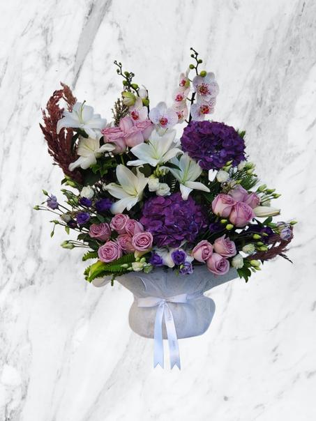 Arrangement Floral Royal – Orchidées, Roses & Hortensias Violets