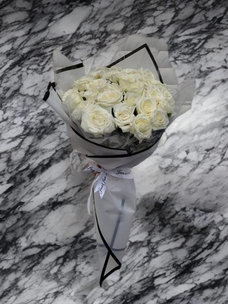 Bouquet Roses Blanches Intemporelles