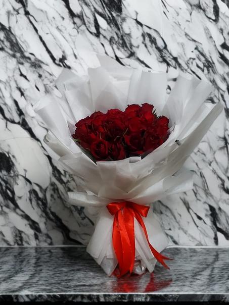 Bouquet Passion – Roses Rouges Élégantes