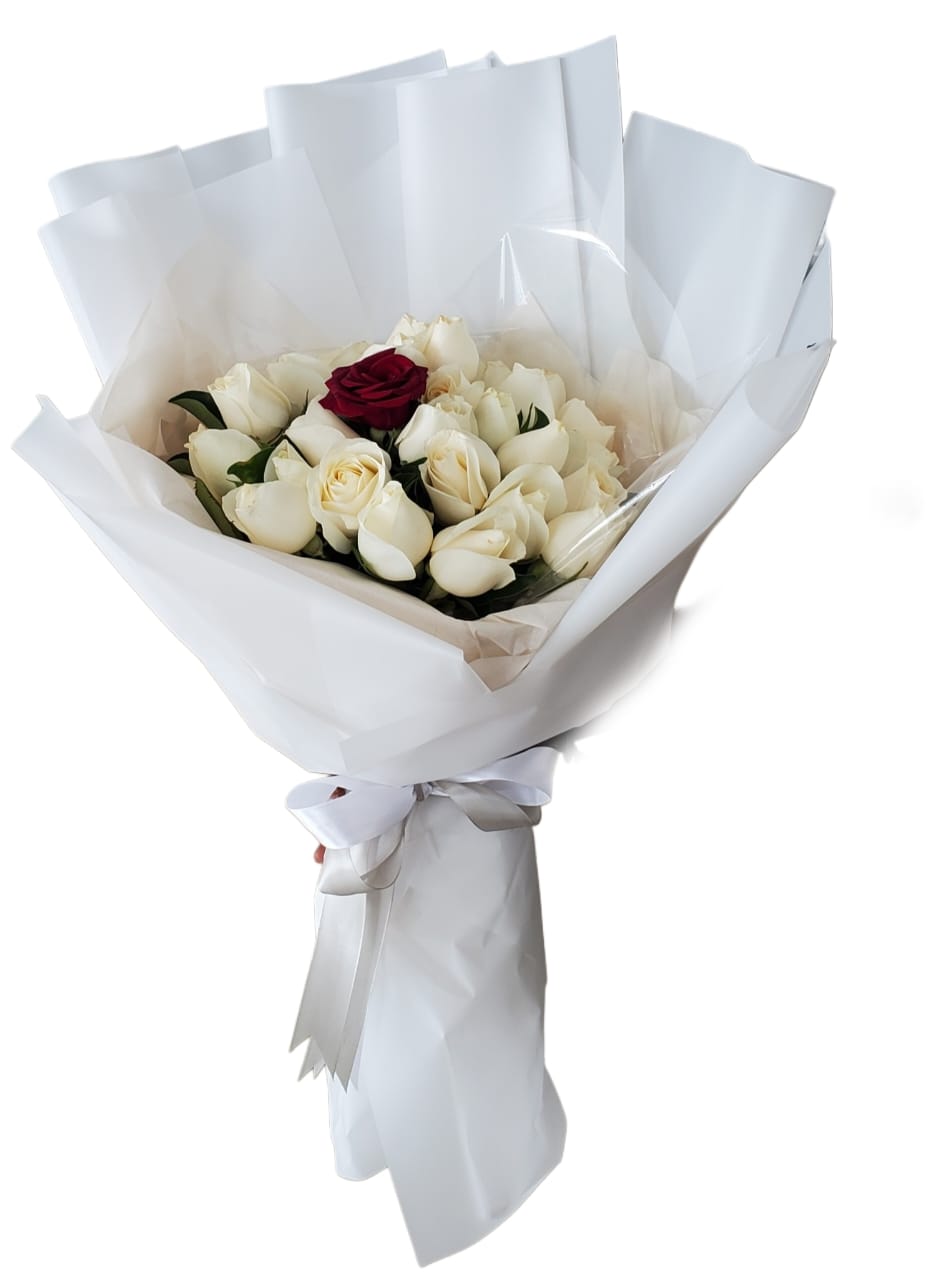 Bouquet Élégance – Roses Blanches avec Rose Rouge Unique