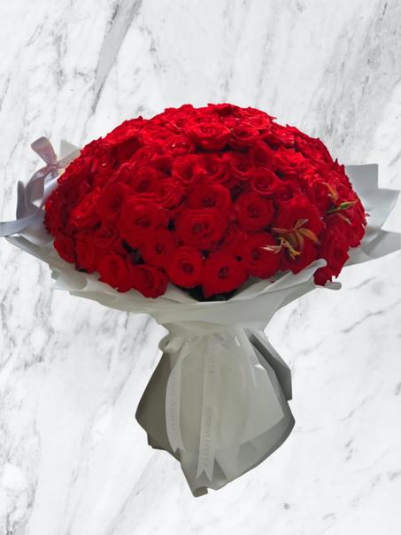 Bouquet d’Exception – 120 Roses Rouges de Prestige