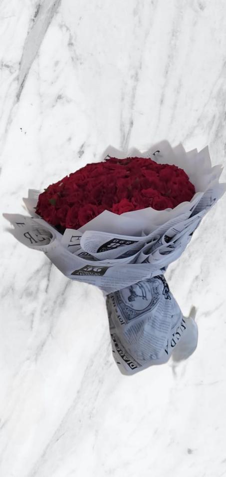 Bouquet de 100 Roses Rouges – Cadeau d’Amour Prestige