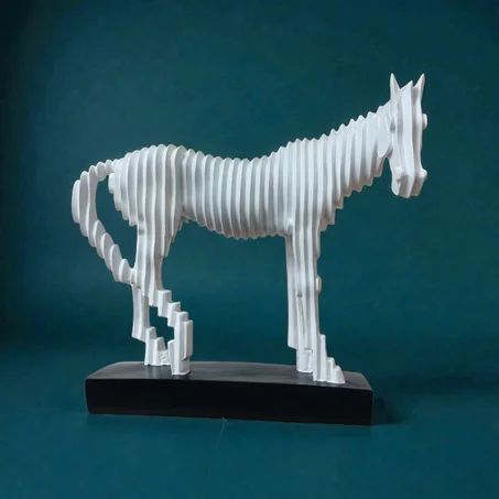 Cheval décoratif en résine