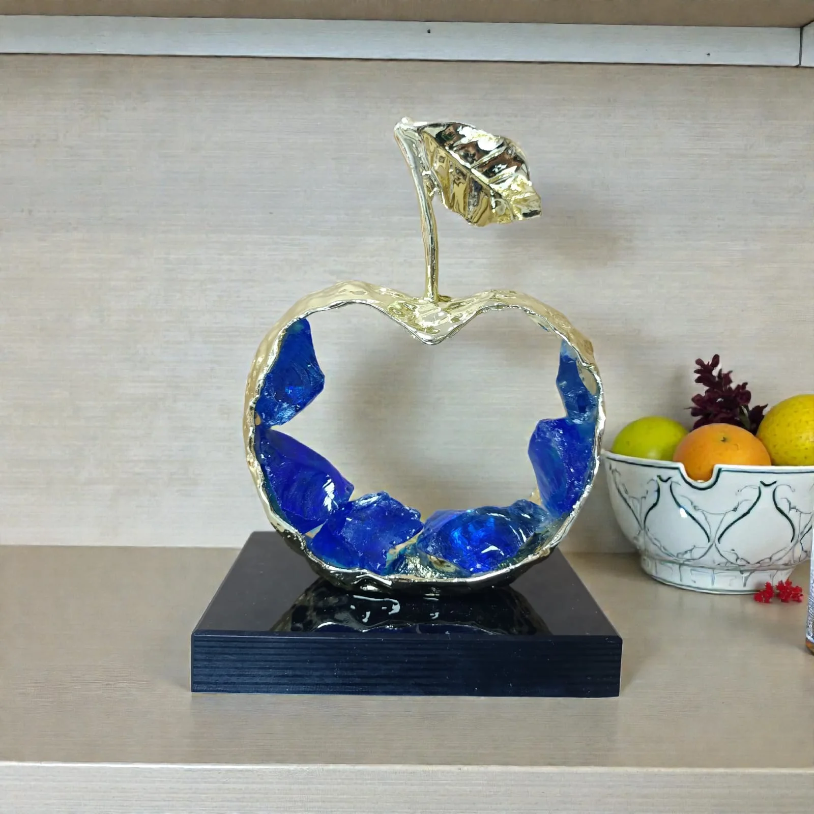 Pomme décorative en métal et marbre