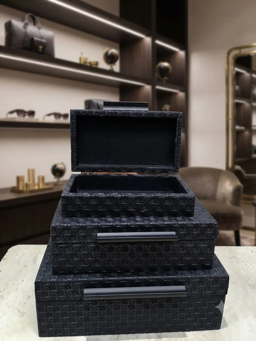 Ensemble de Boîtes de Rangement Tressées – Coffrets Décoratifs en Rotin Noir (Set de 3)