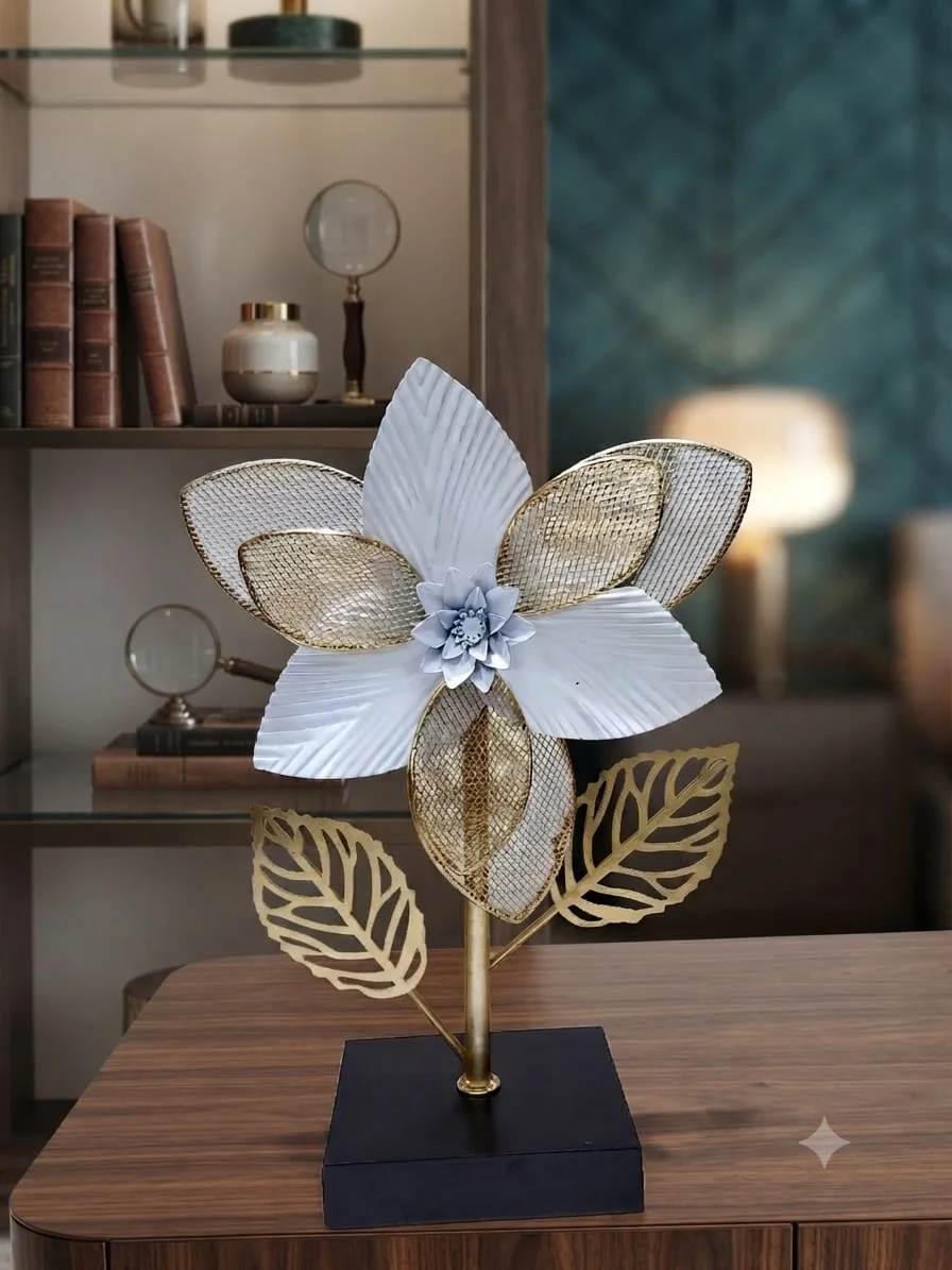 Fleur artistique décorative avec support