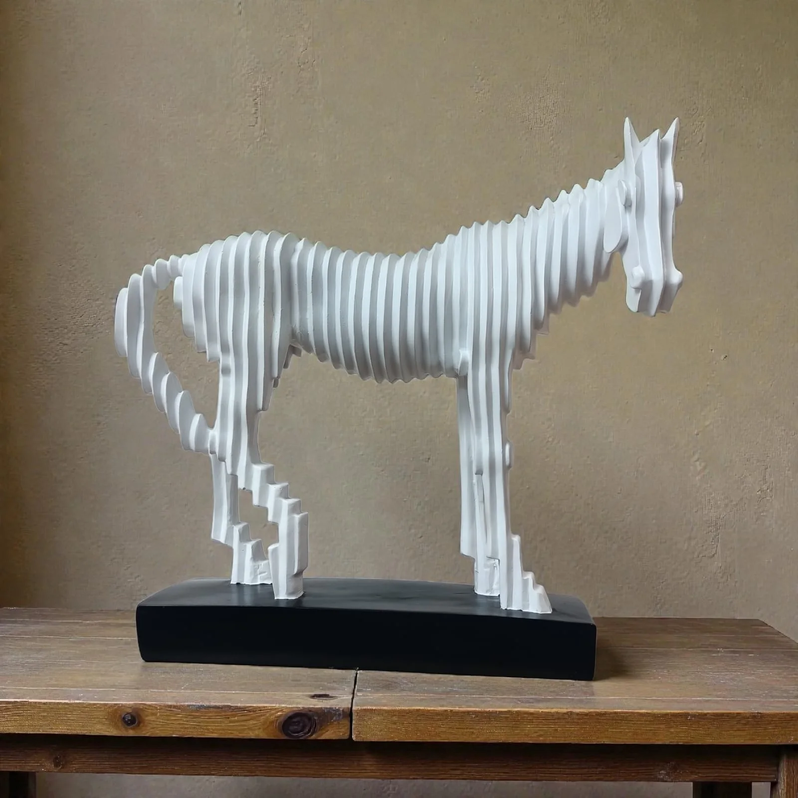 Cheval décoratif en résine