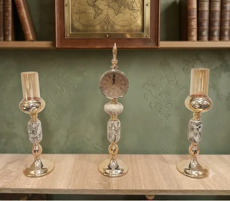 Horloge + deux bougeoirs