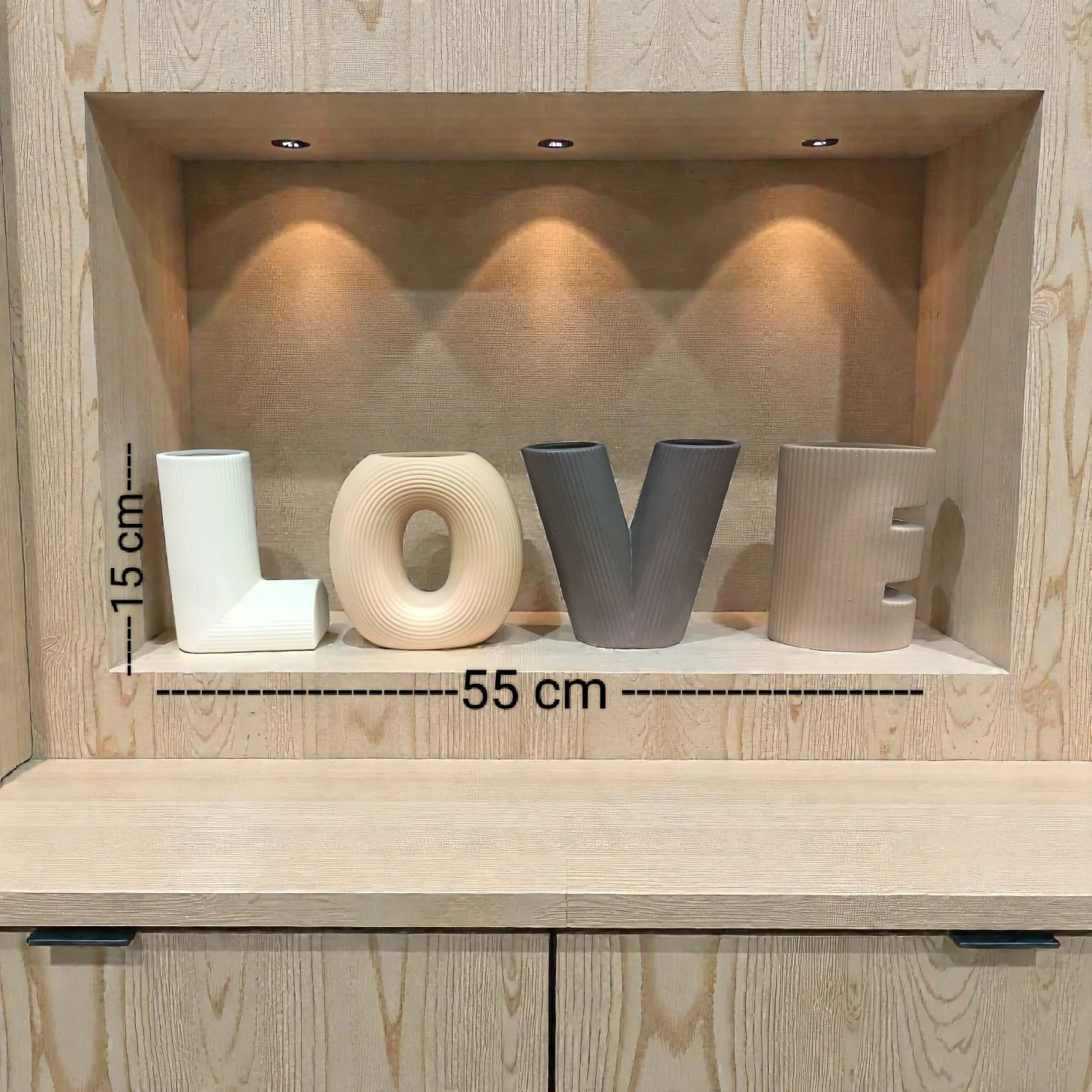 4 vases LOVE en résine