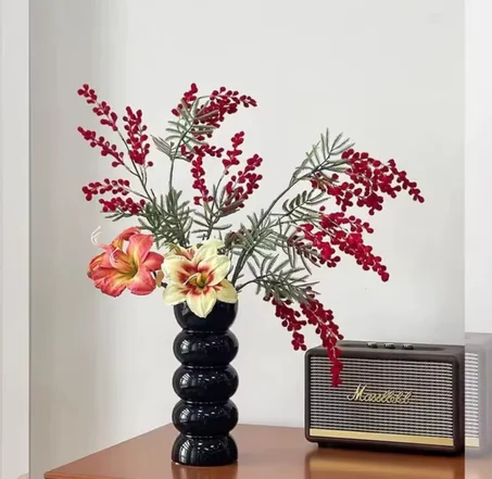 Vase noir décoratif en porcelaine Briant  ( sans fleur )