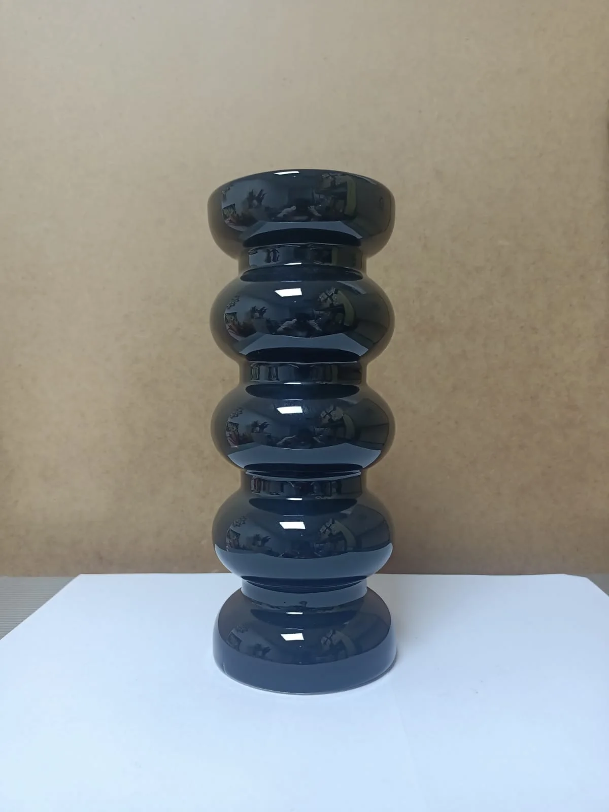 Vase noir décoratif en porcelaine Briant  ( sans fleur )