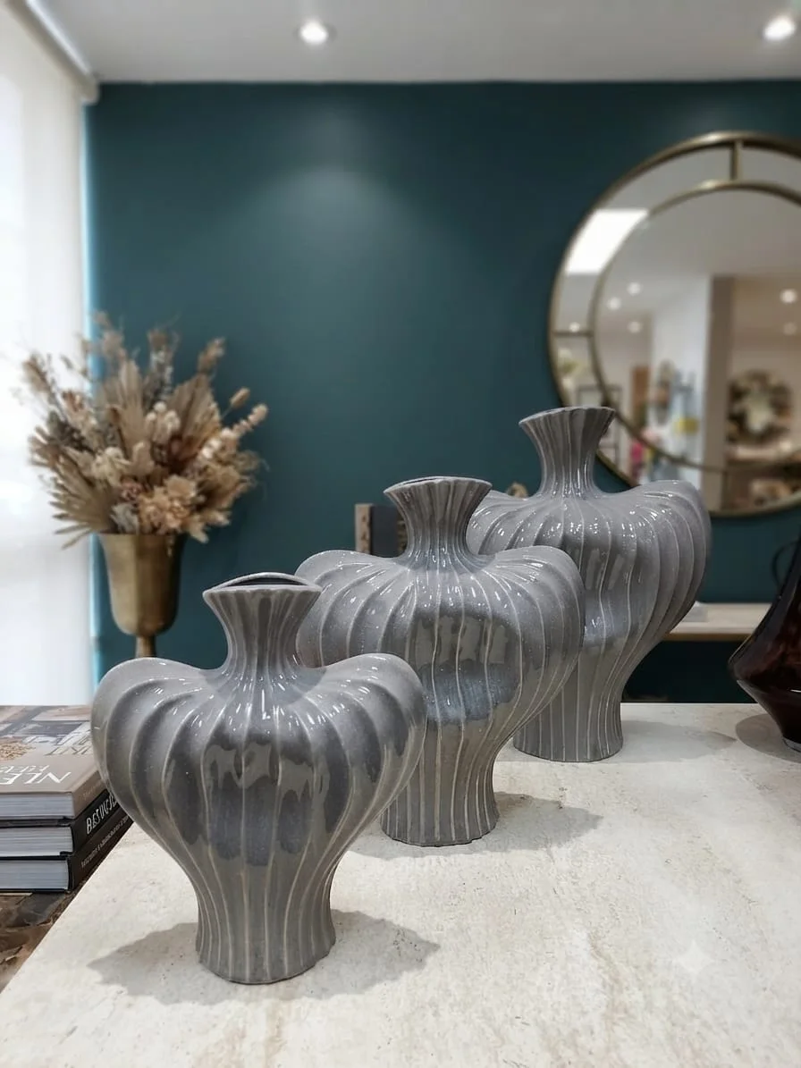 Ensemble de 3 Vases Décoratifs en Céramique Gris Sculpté
