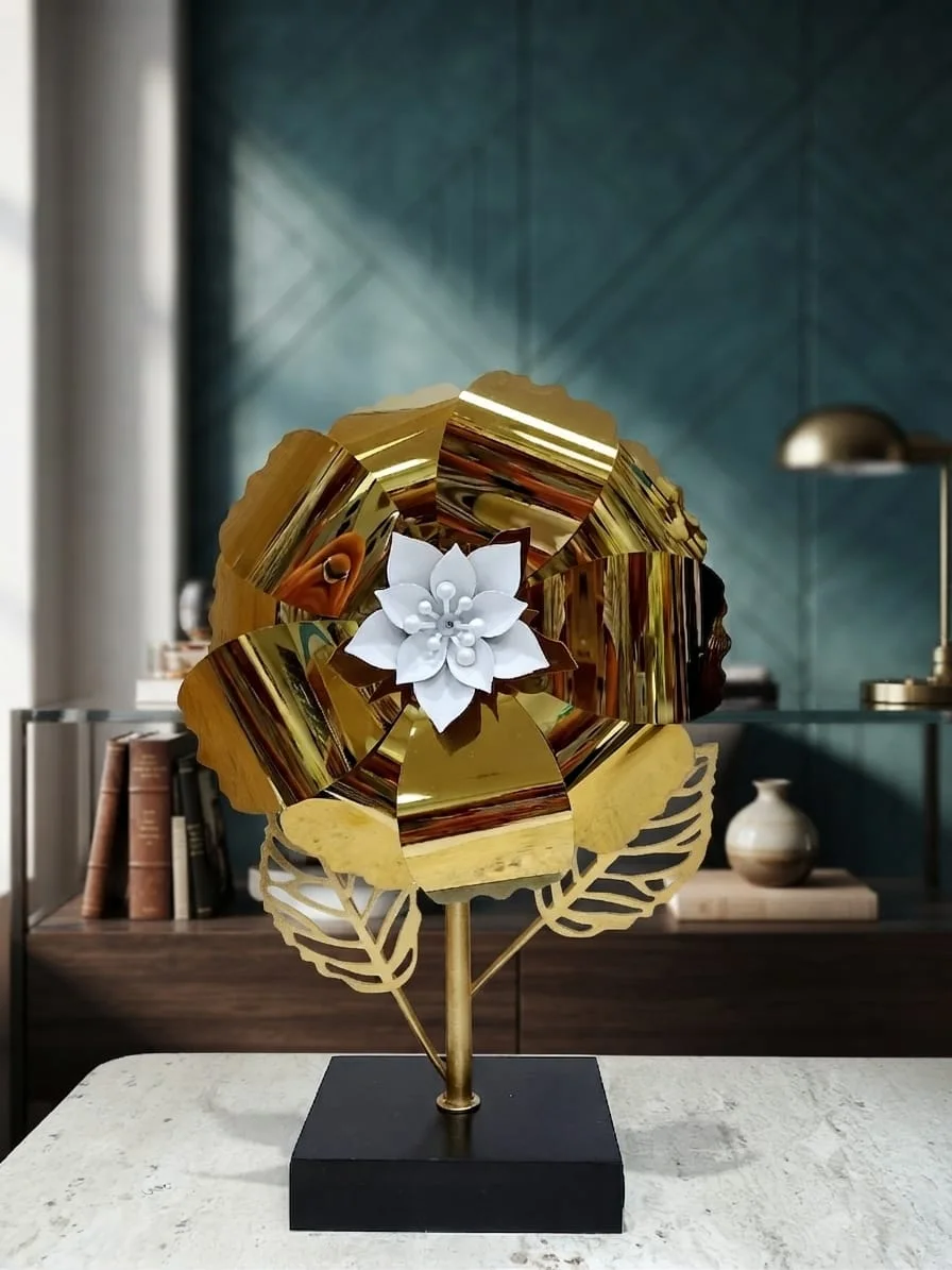 Fleur artistique décorative avec support