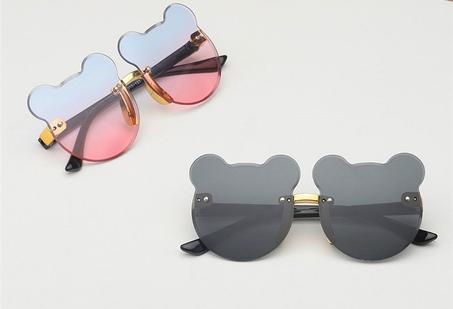 Lunettes de soleil forme ours