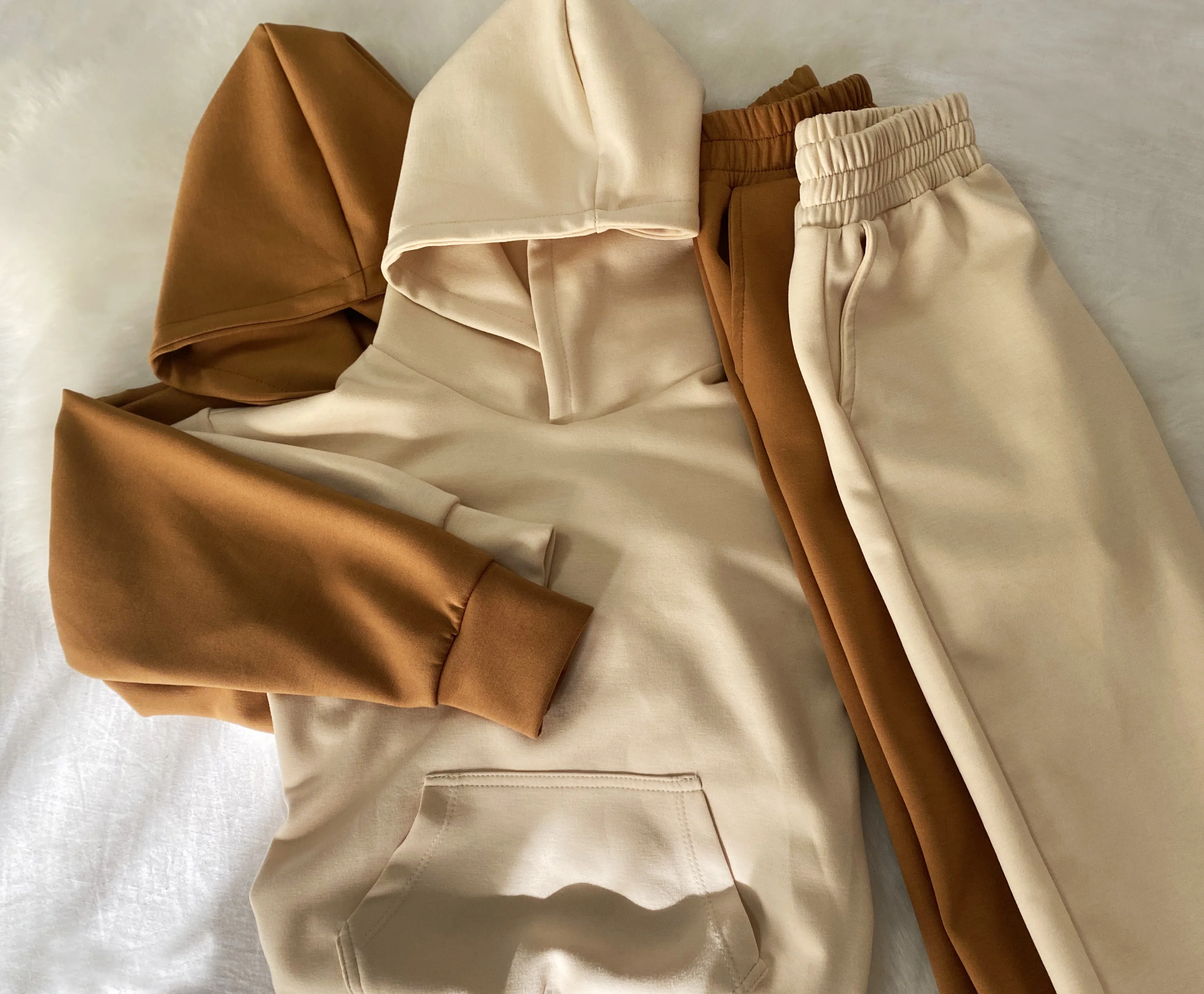 Jogging sweat à capuche et pantalon
