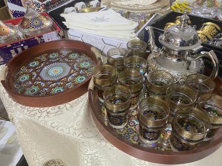 طقم فاخر يجمع بين التقاليد والأناقة