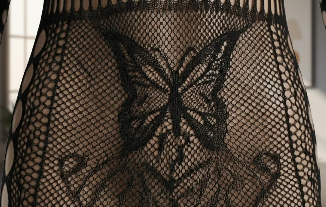 ROBE LINGERIE NOIRE EN RÉSILLE AVEC MANCHES DÉTACHÉES