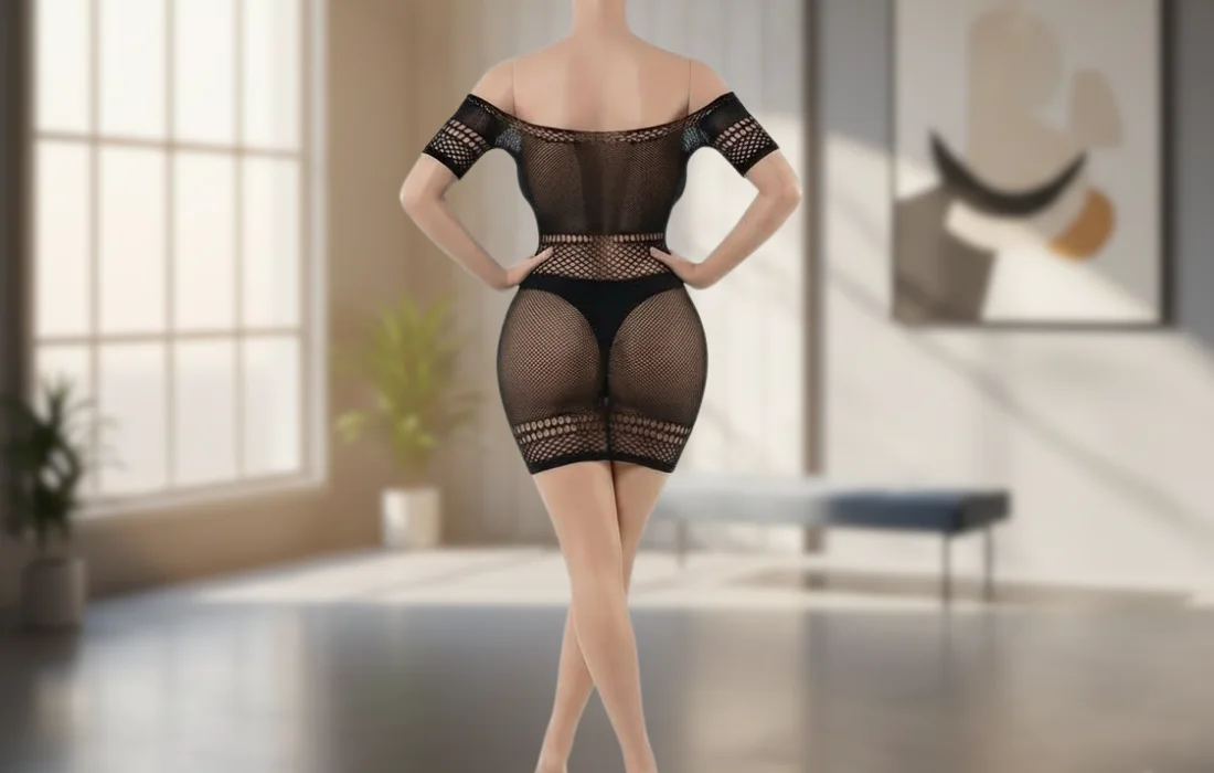 ROBE LINGERIE NOIRE EN RÉSILLE À ÉPAULES DÉNUDÉES