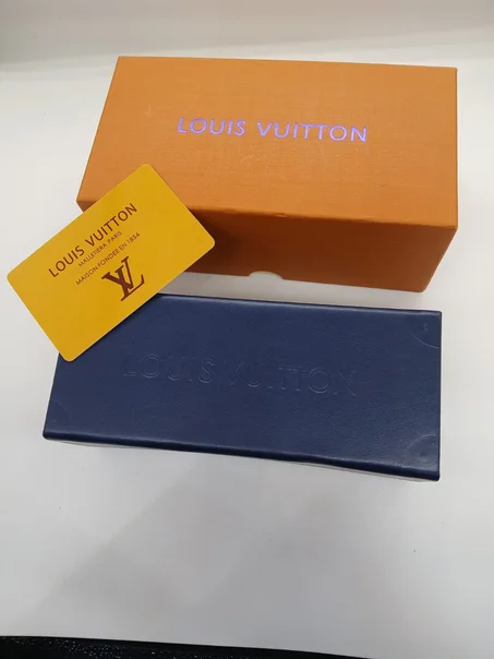 LUIS VUITTON