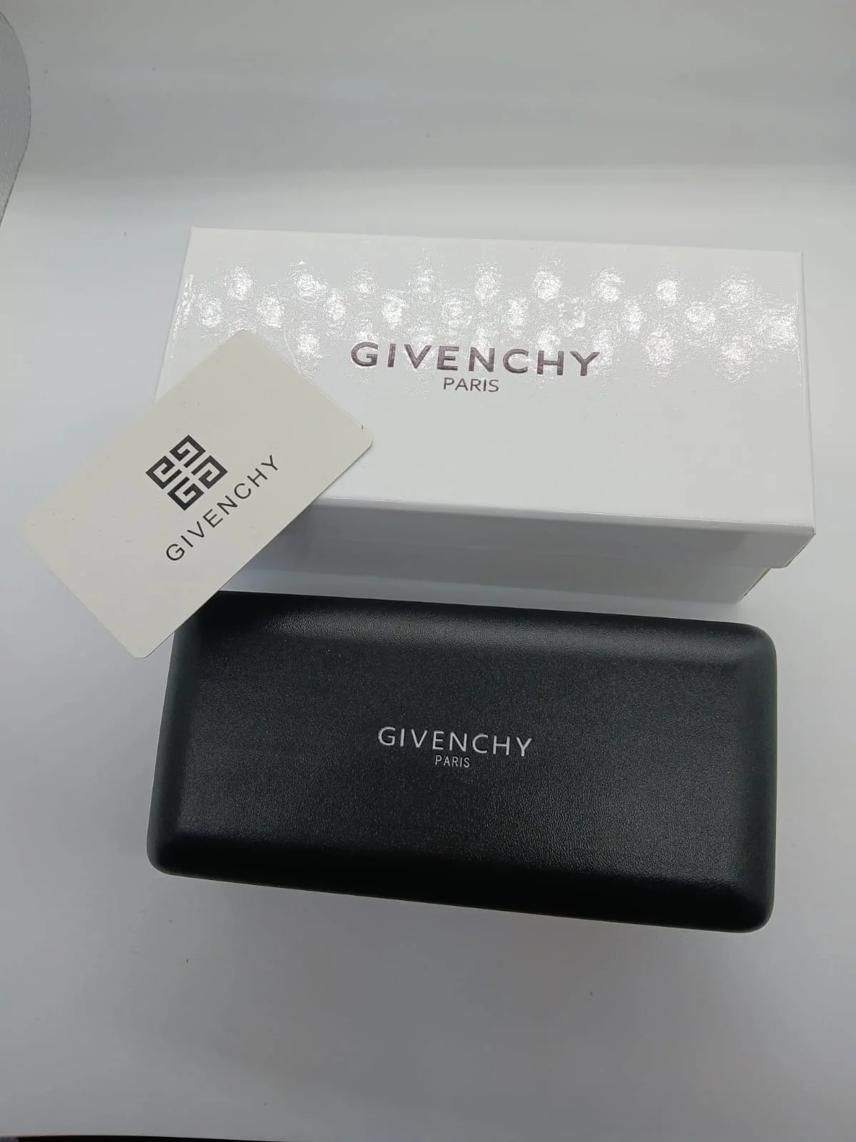 GIVENCHY