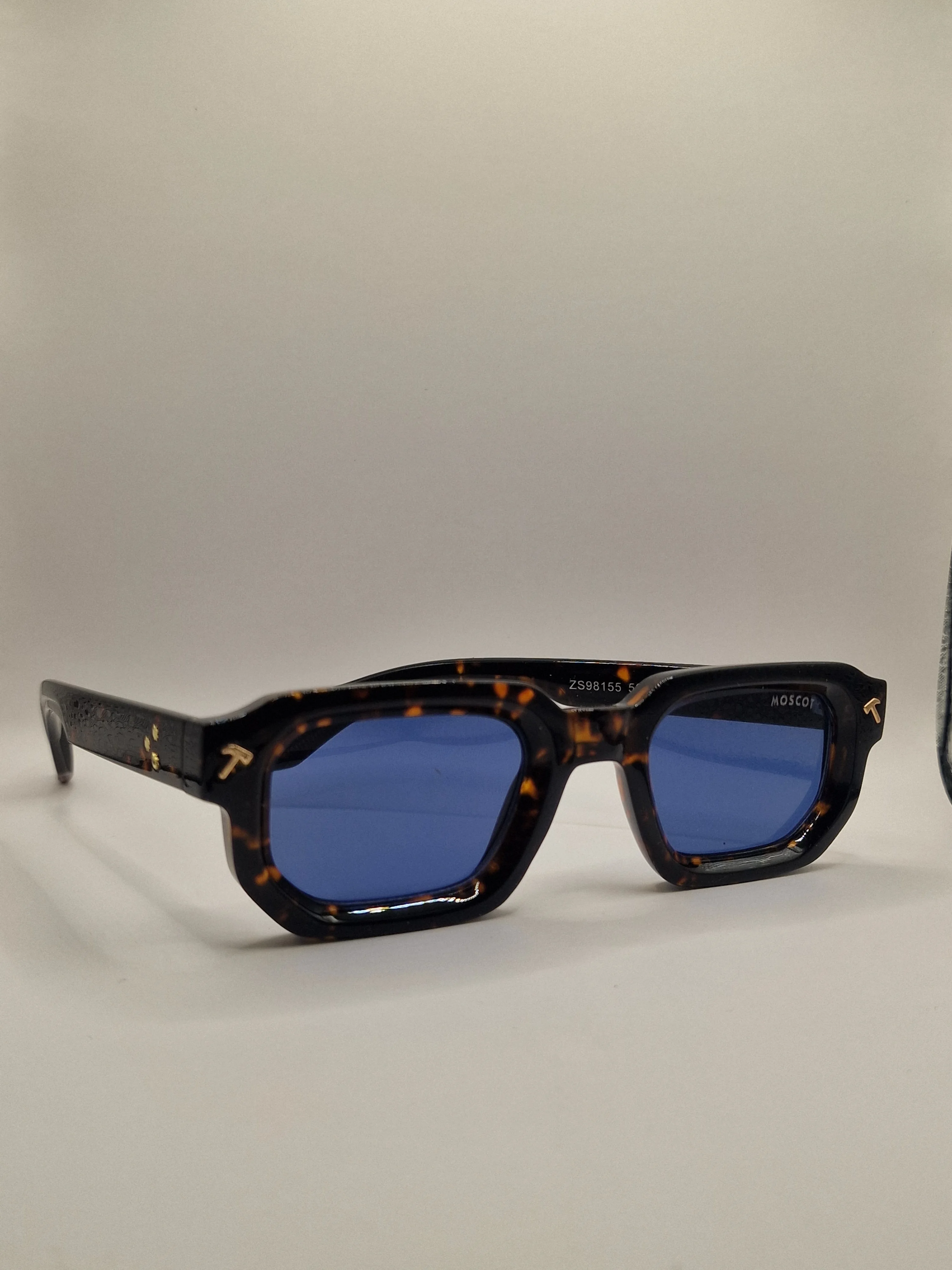 MOSCOT