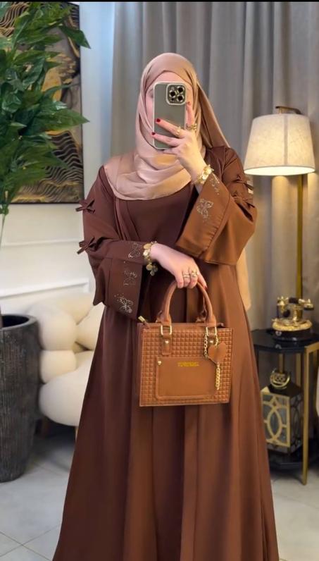 ✨عباية فخمة بلون دافئ لإطلالة أنيقة✨