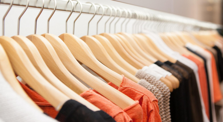 الملابس والأحذية