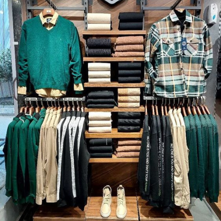 الملابس والاكسسوارات