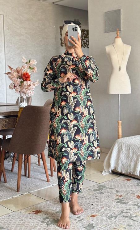 بوركيني أزهار الصيف راحة كاملة وأناقة راقية تحت شمس البحر