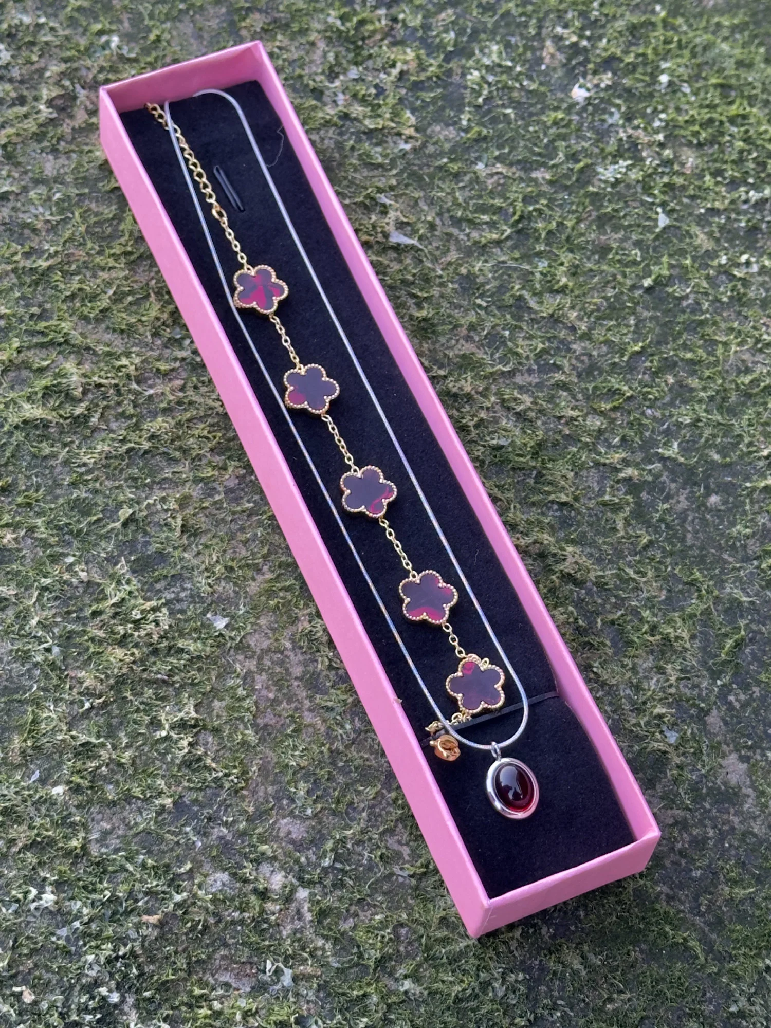 Moonstone + Van cleff Red black